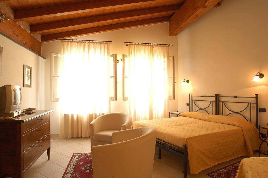L'Antico Borgo B&B Леванто Экстерьер фото